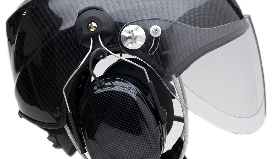 Icaro Solar X, (skoter & paramotorhjälm med visir & hörselkåpor). Denna hjälm passar för skoterkörning och paramotorflygning. Perfekt för skogsarbetare och renskötare. Svart